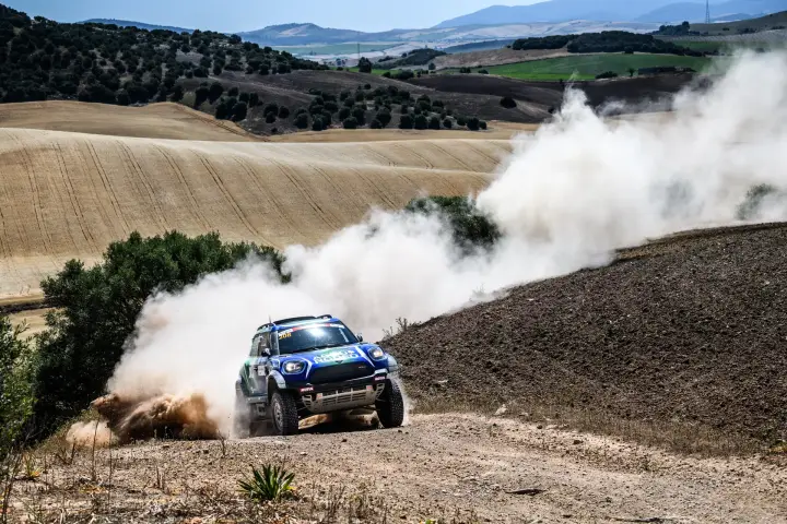Andalucía Rally 2021: Mini cornering fast on dry Andalusian landscape