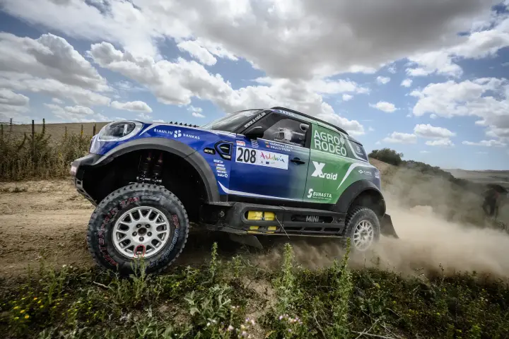Andalucía Rally 2021: Mini cornering fast on dry Andalusian track