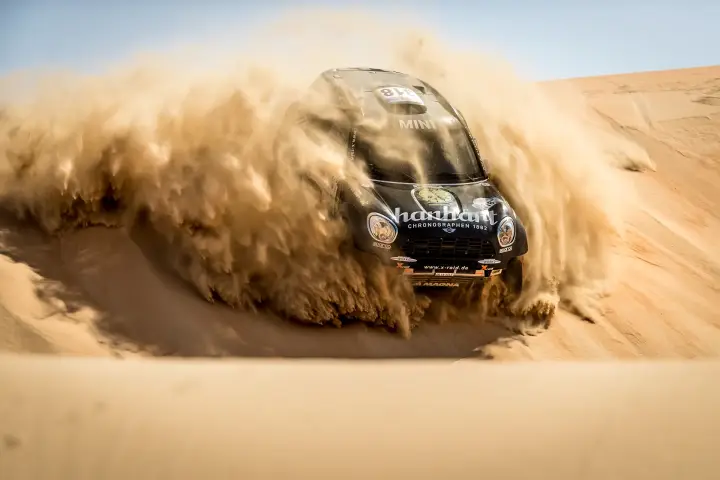 Abu Dhabi Desert Challenge 2018: Mini car attacking dune with massive sand cloud