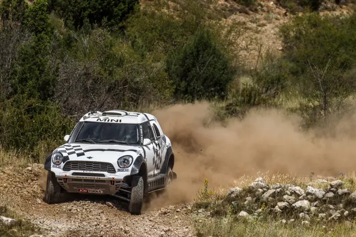 Baja Aragón 2016: Mini rally car racing through dusty rocky trail