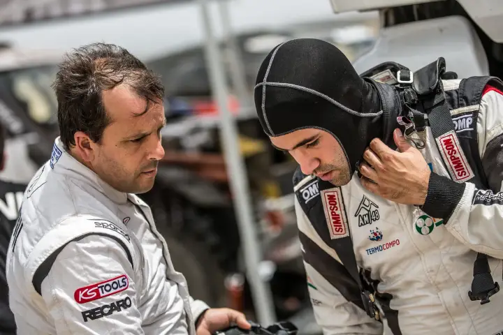 Baja Aragón 2016: two drivers preparing helmets in race paddock