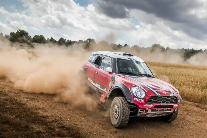 Baja Aragón 2017: red Mini 4x4 drifting on dusty dirt road