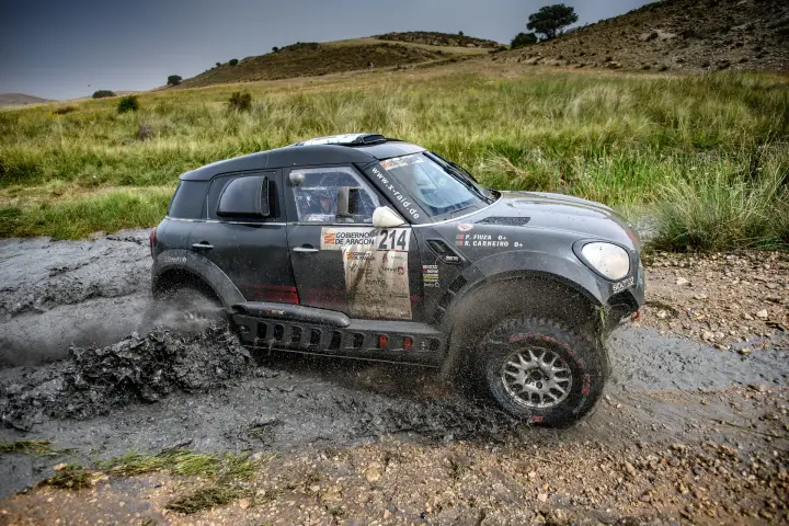 Baja Aragón 2021: Mini number 214 crawling slowly through thick mud