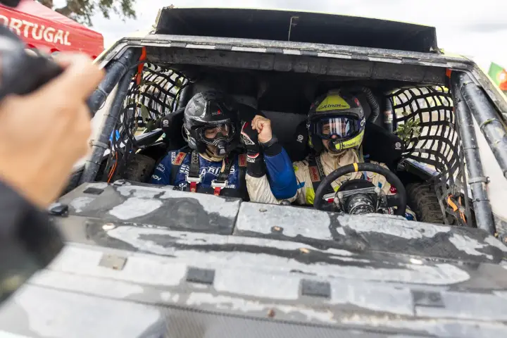 Baja Portalegre 500 2024: Crew celebrating victory inside muddy buggy cockpit