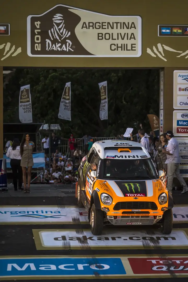 Dakar Rally 2014: Mini crossing finish arch at night