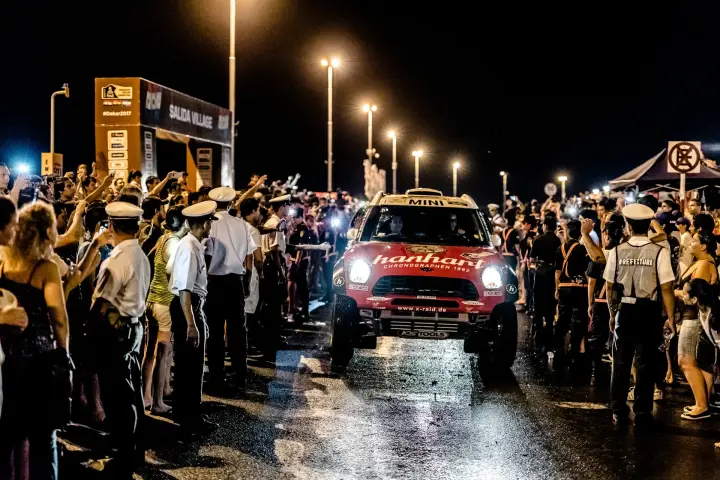Dakar Rally 2017: Mini car leaving start at night crowd