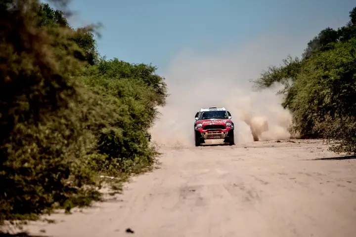 Dakar Rally 2017: Mini racing down dusty bush-lined road