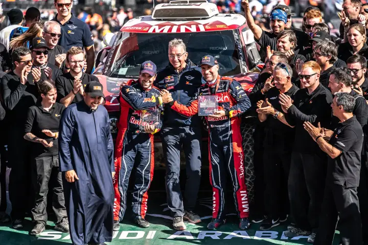 Dakar Rally 2020: drivers and team boss embracing at Saudi finish line