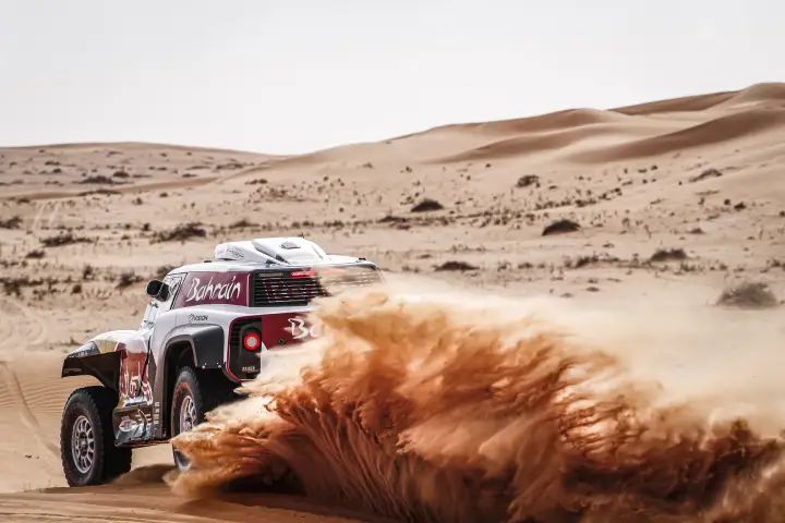 Dakar Rally 2020: rear view car flinging huge sand wave sideways