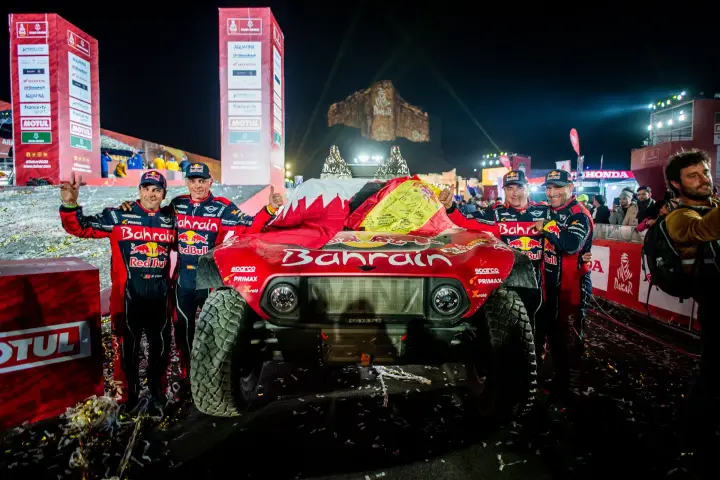 Dakar Rally 2020: team celebrating at finish with Bahrain flag car