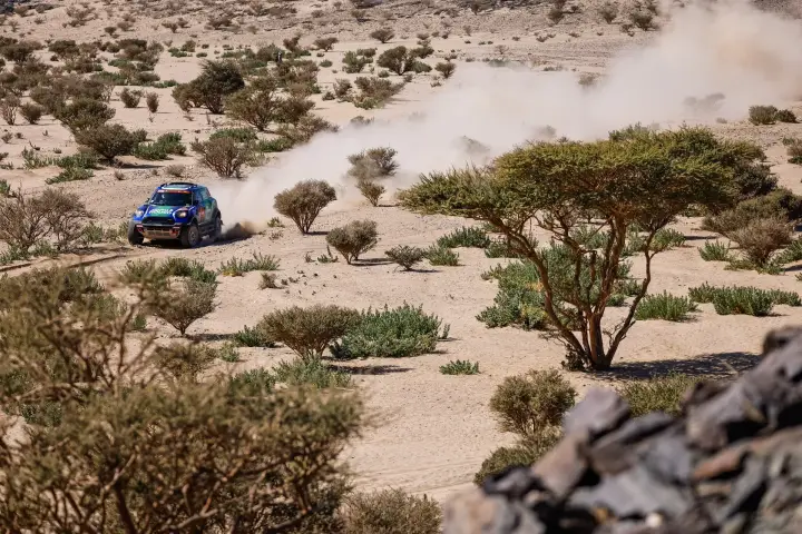 Dakar Rally 2021: blue Mini racing through Saudi desert scrubland