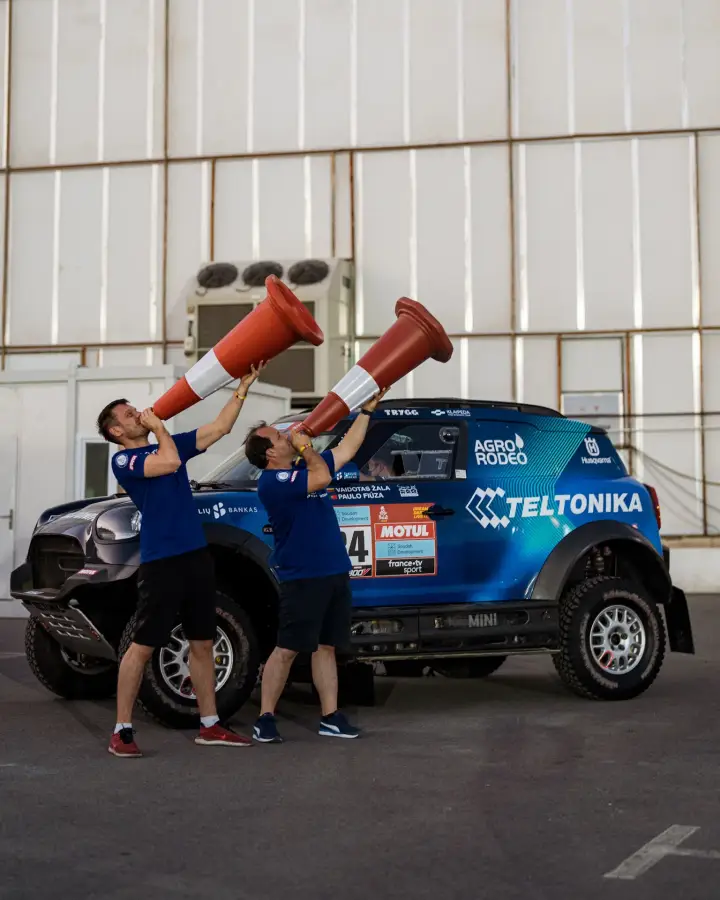 Dakar Rally 2022: team posing with cones in front of car