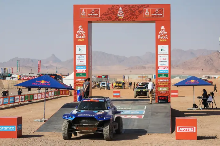 Dakar Rally 2024: rally car staged under official Dakar 2024 arch