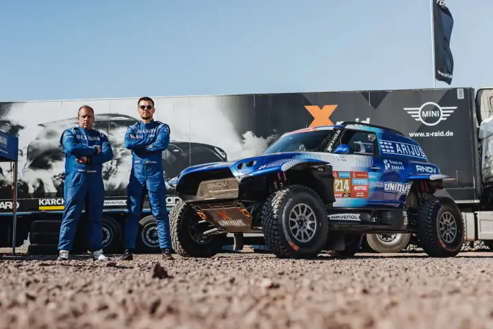 Dakar Rally 2024: driver and navigator posing beside race car