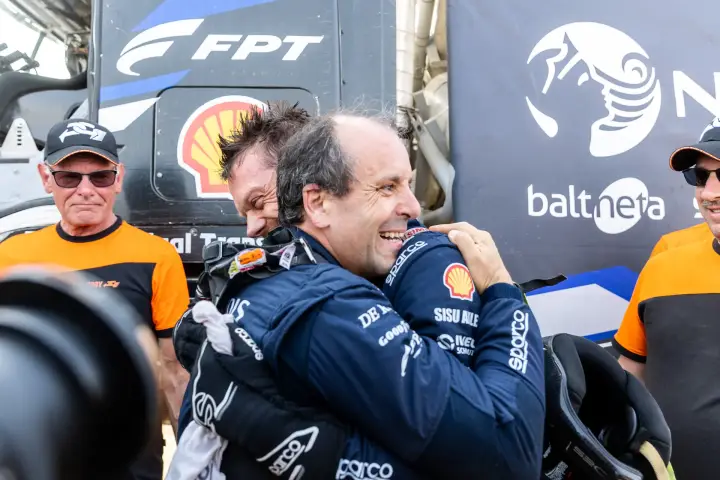 Dakar Rally 2026: Paulo Fiuza hugging team member at finish