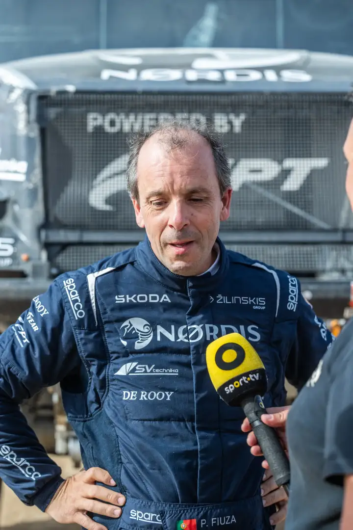 Dakar Rally 2026: Paulo Fiuza speaking to journalist at finish