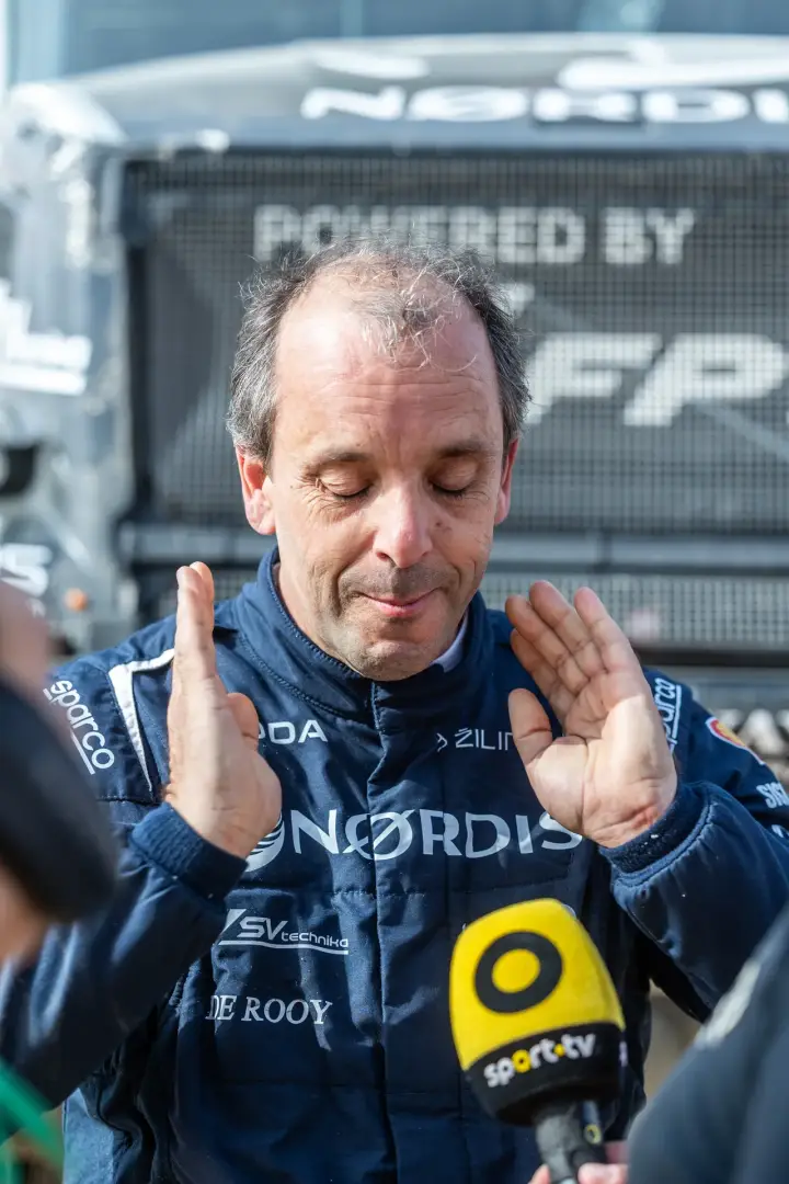 Dakar Rally 2026: Paulo Fiuza gesturing expressively during interview