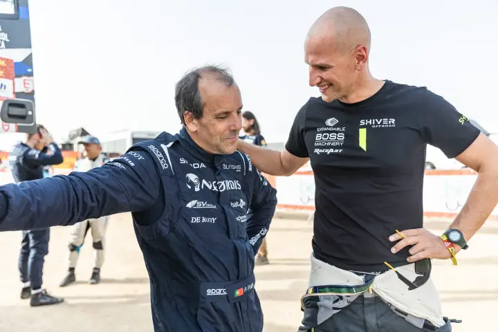 Dakar Rally 2026: Paulo Fiuza greeting competitor after finish