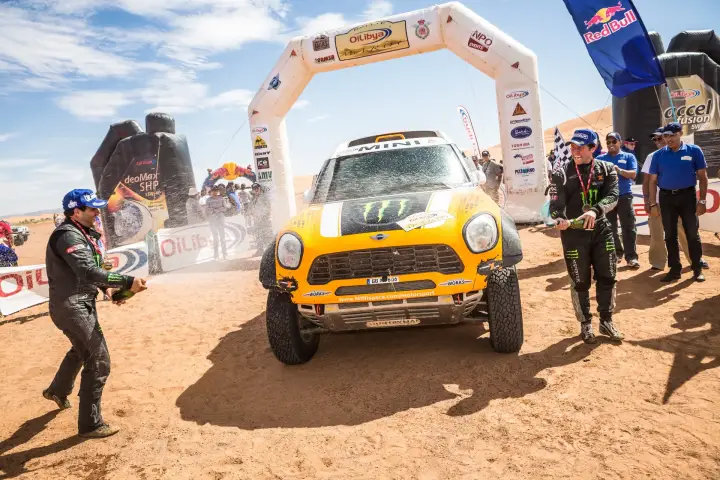 Rallye du Maroc 2013: orange Mini being sprayed with champagne at finish