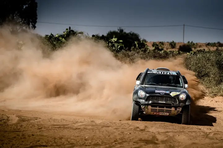Rallye du Maroc 2016: black Mini racing through dusty Moroccan countryside