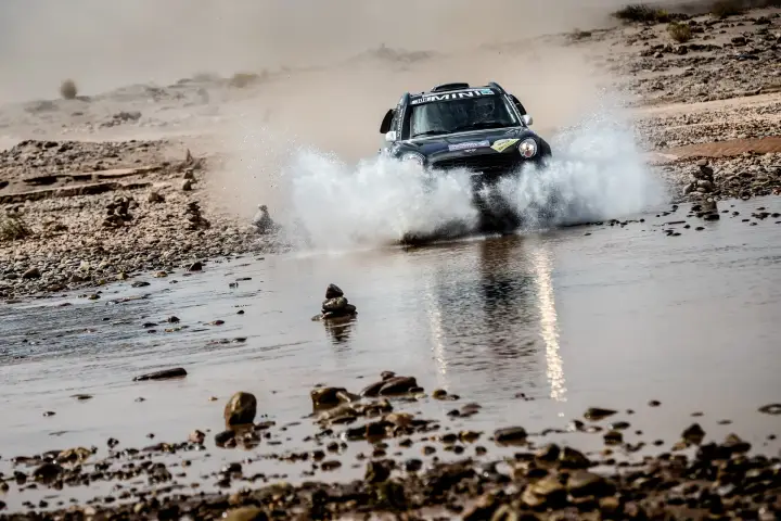 Rallye du Maroc 2016: black Mini splashing through shallow Moroccan river